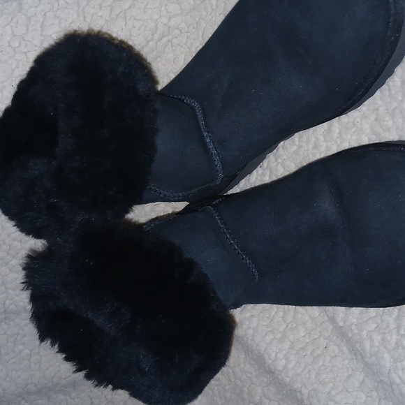 UGG Classic Short II Sheepskin Classic - Picture 3 of 9